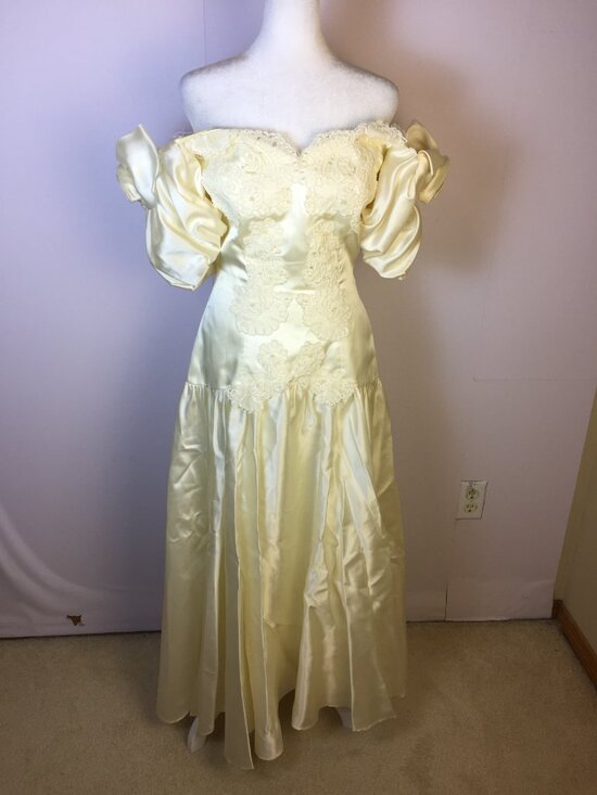Bridal Originals Dresses & Skirts - Vtg 1980s Bridal Originals Wedding Dress Size 10 Womans Cream Off the Shoulder